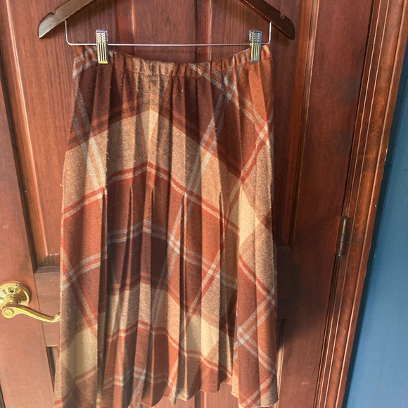 Tan, rust, beige plaid vintage accordian pleated midi wool classic skirt - Picture 2 of 3